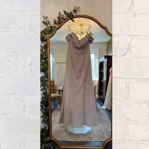aura thea off the shoulder fitted neutral bridesmaid dress [size 10]